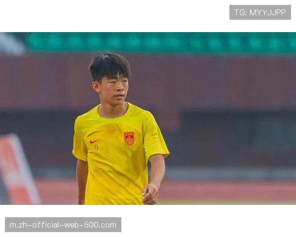 云南玉昆十六岁新星邝兆镭完成中超首秀 年轻球员登场为球队注入新生力量